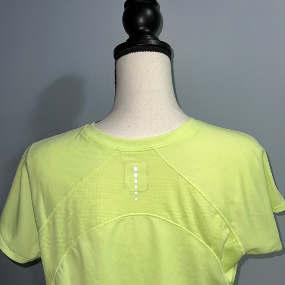*The north face- Neon yellow tee shirt - Picture 4 of 6